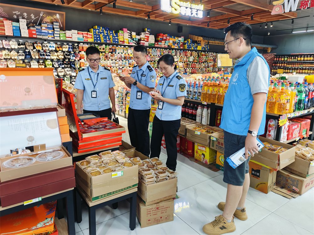 護(hù)航中秋食品安全，市場(chǎng)監(jiān)管所在行動(dòng)——筑牢食品銷售防線，守護(hù)萬家團(tuán)圓味